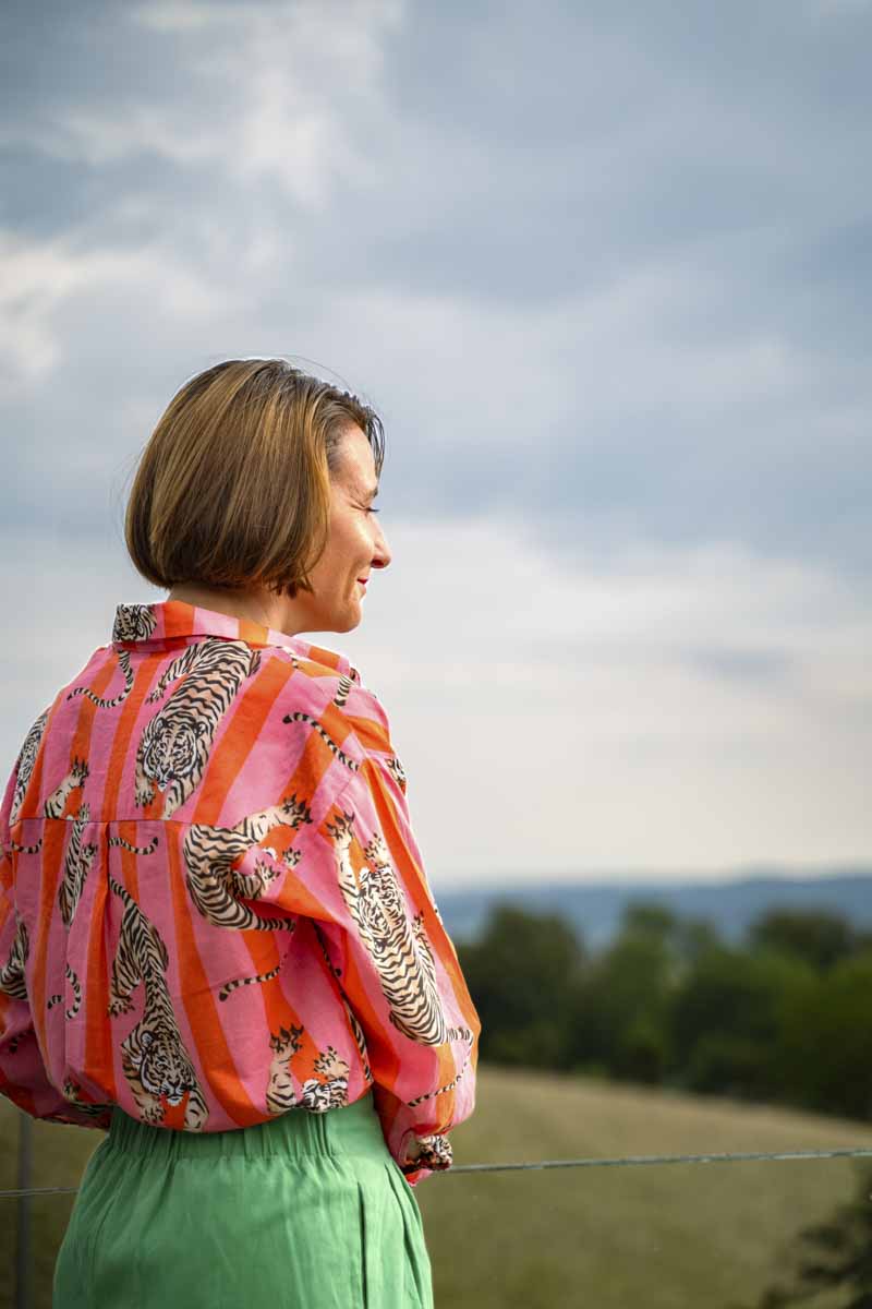 Marine Fuentes en extérieur, fondatrice d’Aluna Conseils